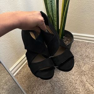 Brand new black pumps never worn before!